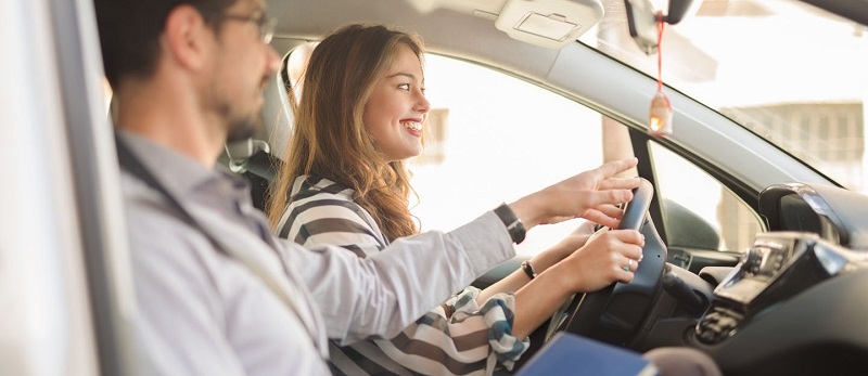 Discovering the Features of Dubai Driving School Offers