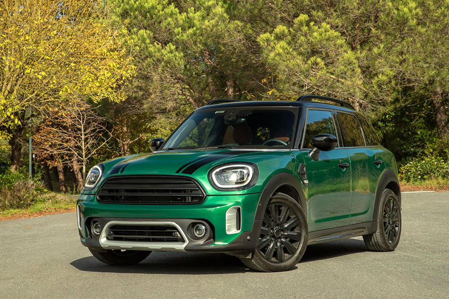 The Benefits of a Mini Cooper – Why This Iconic Car Wins Hearts